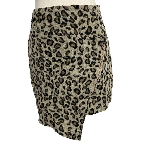 Hayden Los Angeles Leopard Print Miniskirt Women’s Sz M Asymmetrical Hem Modern - Picture 1 of 12